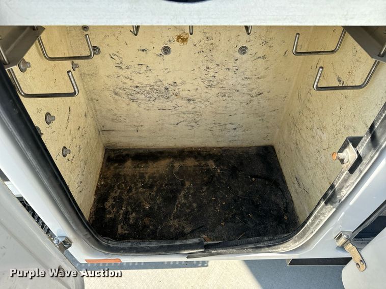 image for item EH6523 2014 Dodge Ram 5500HD bucket truck