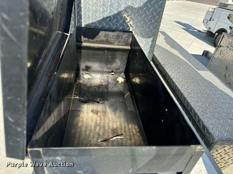 image for item EH6523 2014 Dodge Ram 5500HD bucket truck