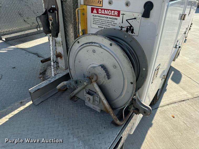 image for item EH6523 2014 Dodge Ram 5500HD bucket truck