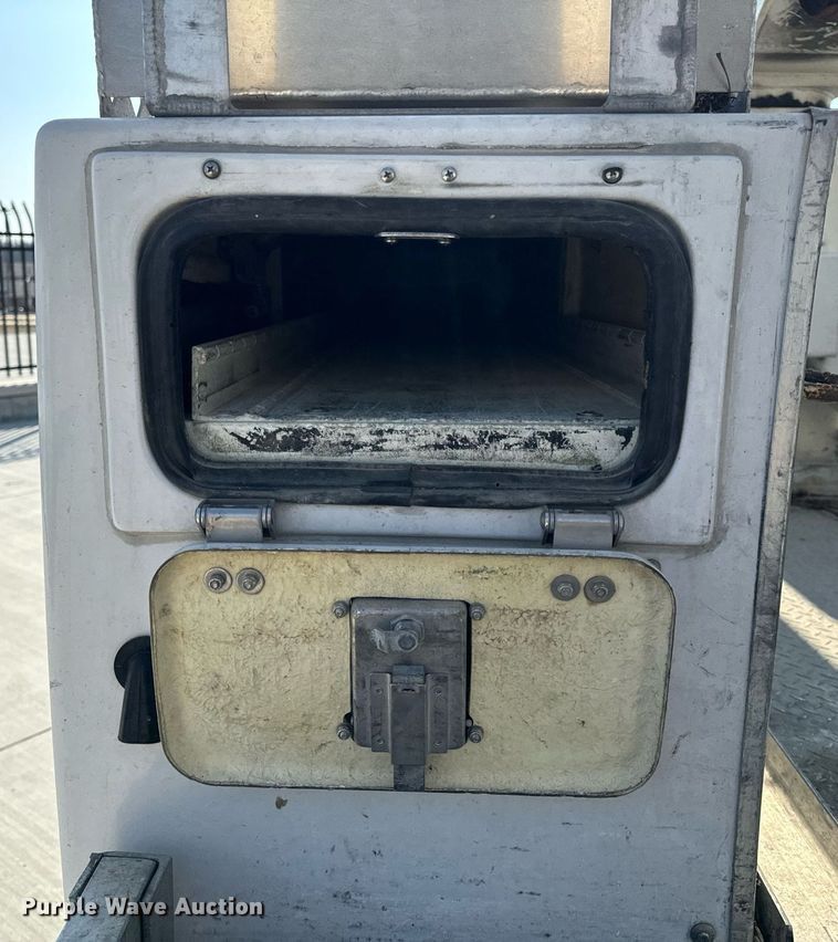 image for item EH6523 2014 Dodge Ram 5500HD bucket truck