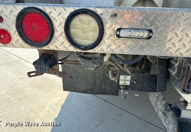 image for item EH6523 2014 Dodge Ram 5500HD bucket truck