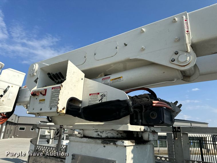 image for item EH6523 2014 Dodge Ram 5500HD bucket truck