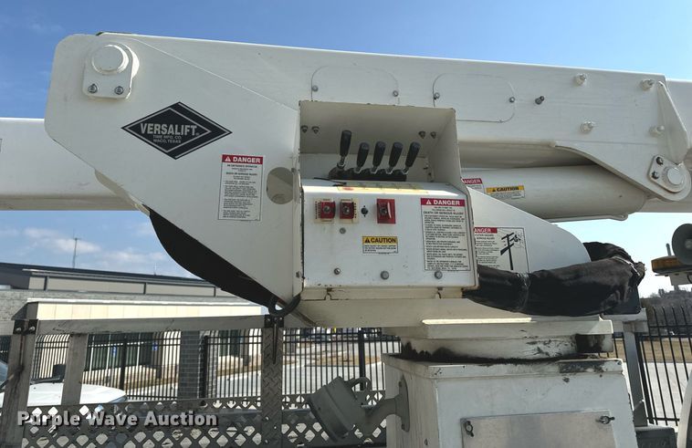 image for item EH6523 2014 Dodge Ram 5500HD bucket truck