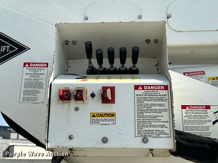 image for item EH6523 2014 Dodge Ram 5500HD bucket truck