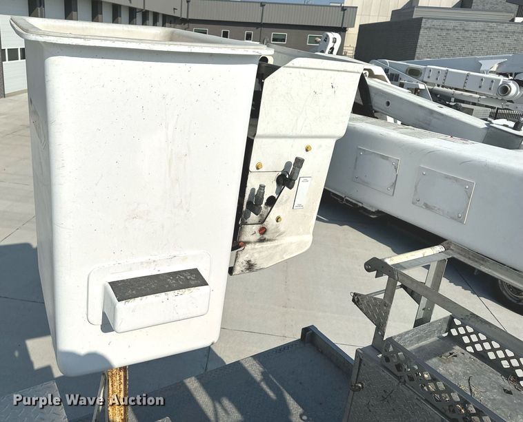 image for item EH6523 2014 Dodge Ram 5500HD bucket truck