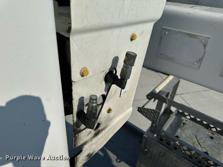 image for item EH6523 2014 Dodge Ram 5500HD bucket truck