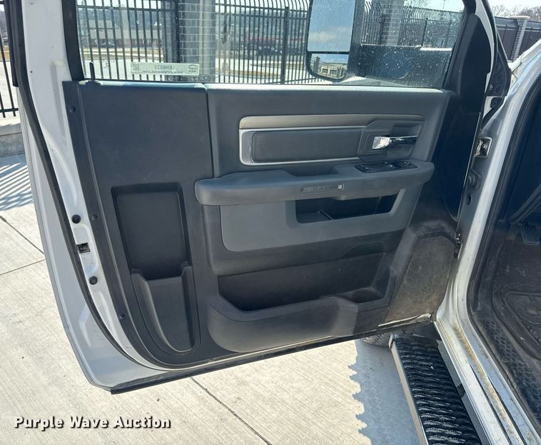 image for item EH6523 2014 Dodge Ram 5500HD bucket truck