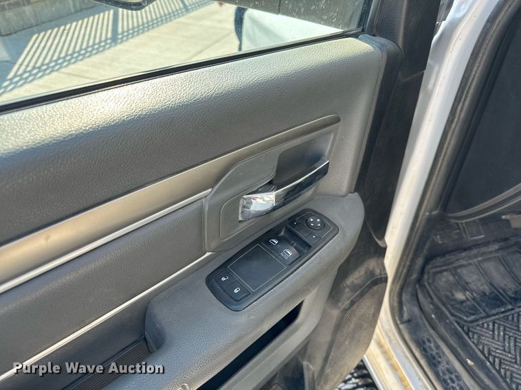 image for item EH6523 2014 Dodge Ram 5500HD bucket truck