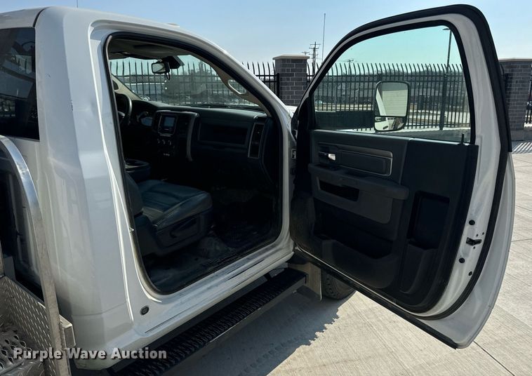 image for item EH6523 2014 Dodge Ram 5500HD bucket truck