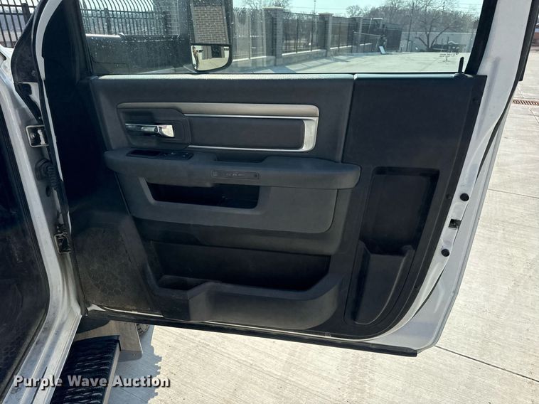 image for item EH6523 2014 Dodge Ram 5500HD bucket truck