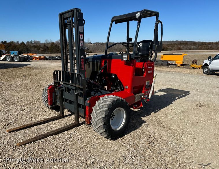 image for item EH6548 2006 Moffett M55 forklift