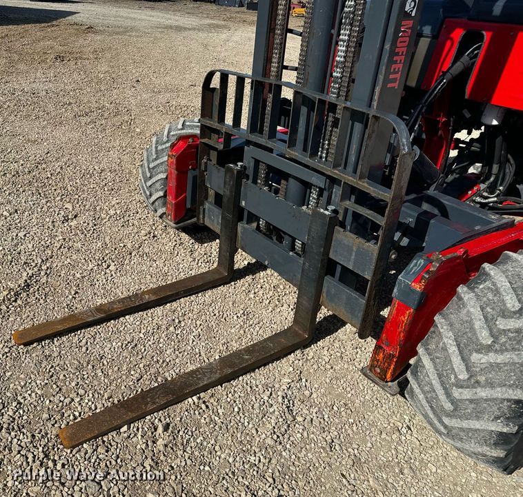 image for item EH6548 2006 Moffett M55 forklift