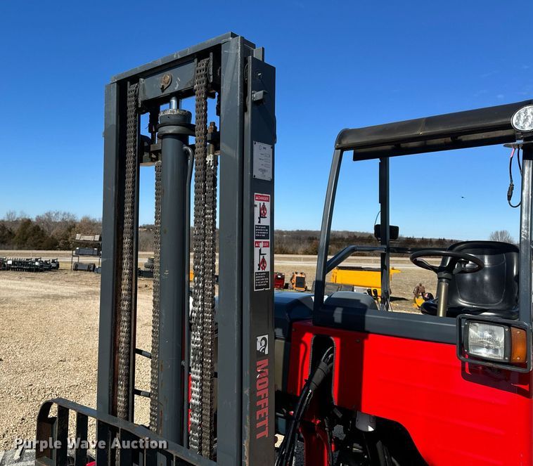 image for item EH6548 2006 Moffett M55 forklift