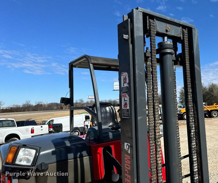 image for item EH6548 2006 Moffett M55 forklift