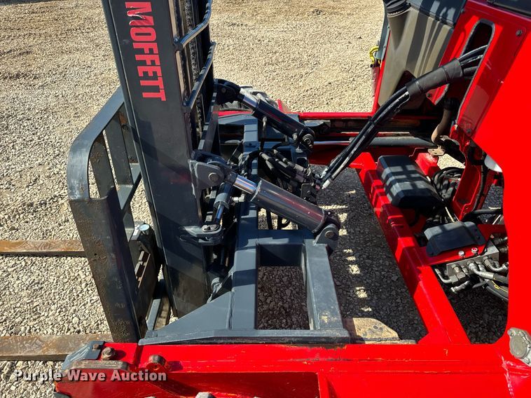 image for item EH6548 2006 Moffett M55 forklift