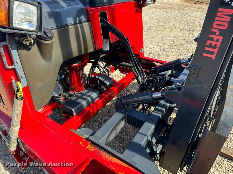 image for item EH6548 2006 Moffett M55 forklift