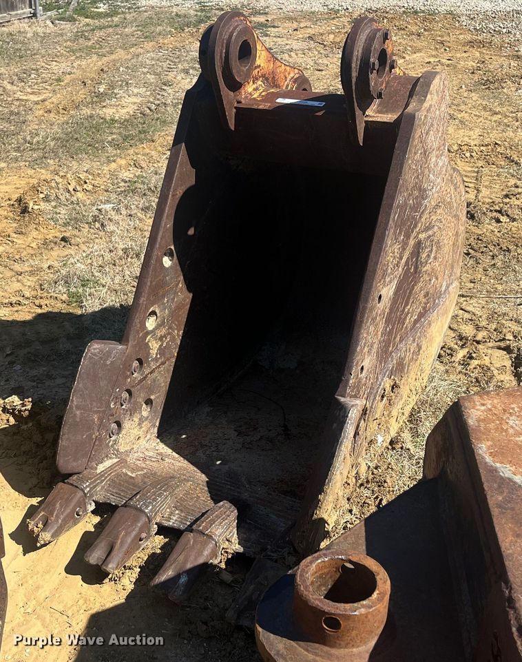 image for item EI0688 Caterpillar excavator bucket