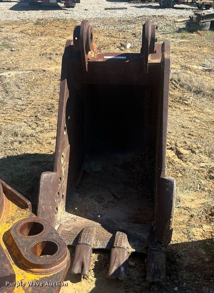 image for item EI0688 Caterpillar excavator bucket