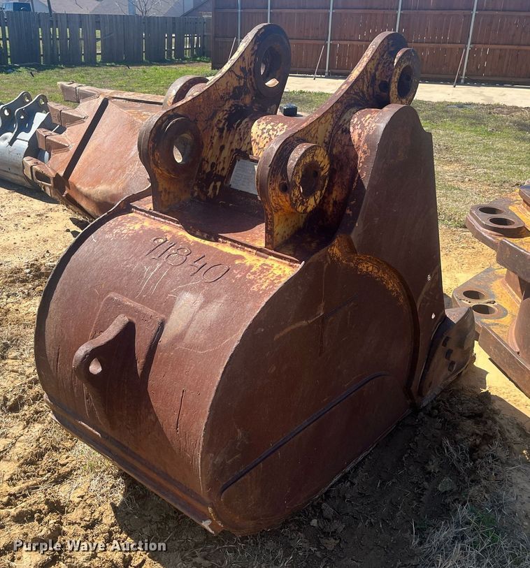 image for item EI0688 Caterpillar excavator bucket