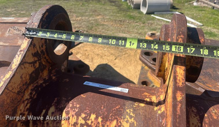 image for item EI0688 Caterpillar excavator bucket