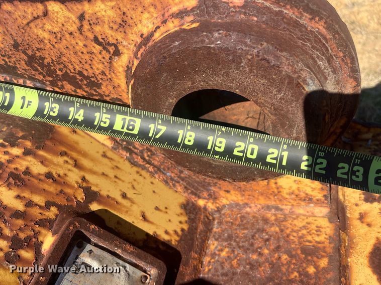 image for item EI0688 Caterpillar excavator bucket