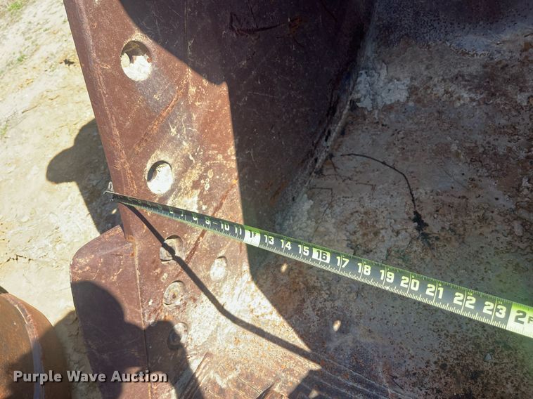 image for item EI0688 Caterpillar excavator bucket