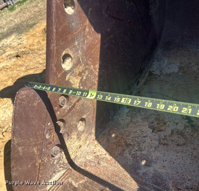 image for item EI0688 Caterpillar excavator bucket