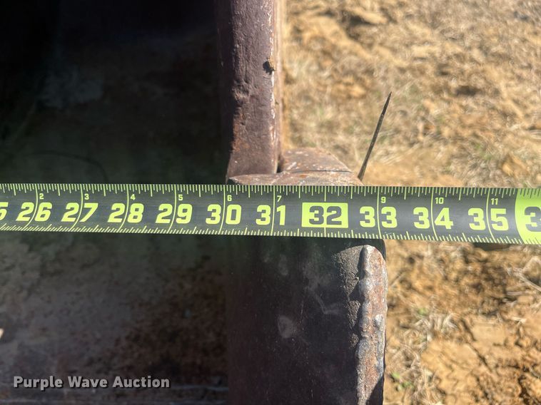 image for item EI0688 Caterpillar excavator bucket