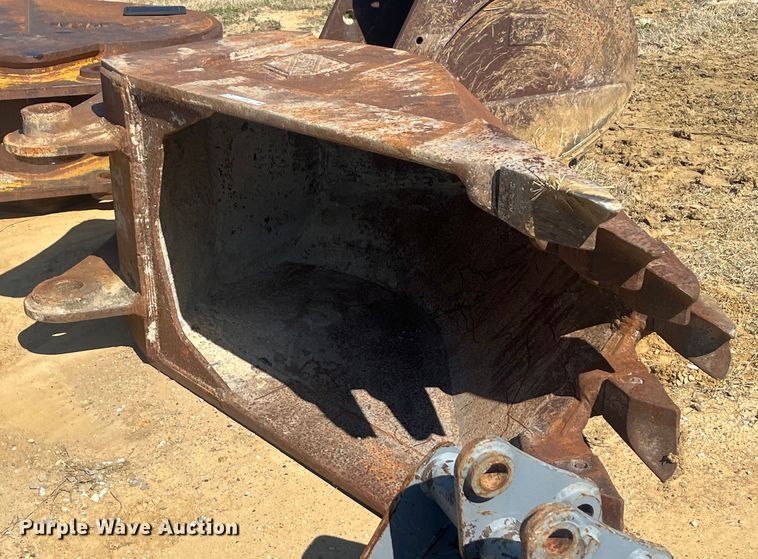 image for item EI0689 Hensley excavator bucket