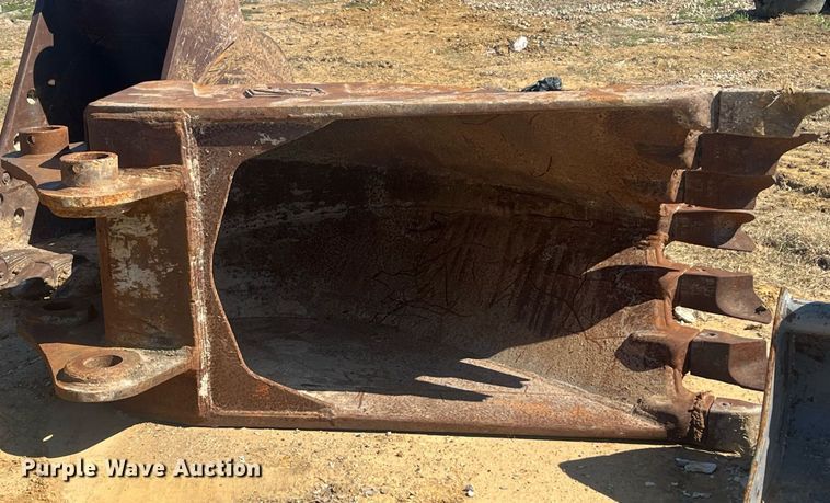 image for item EI0689 Hensley excavator bucket