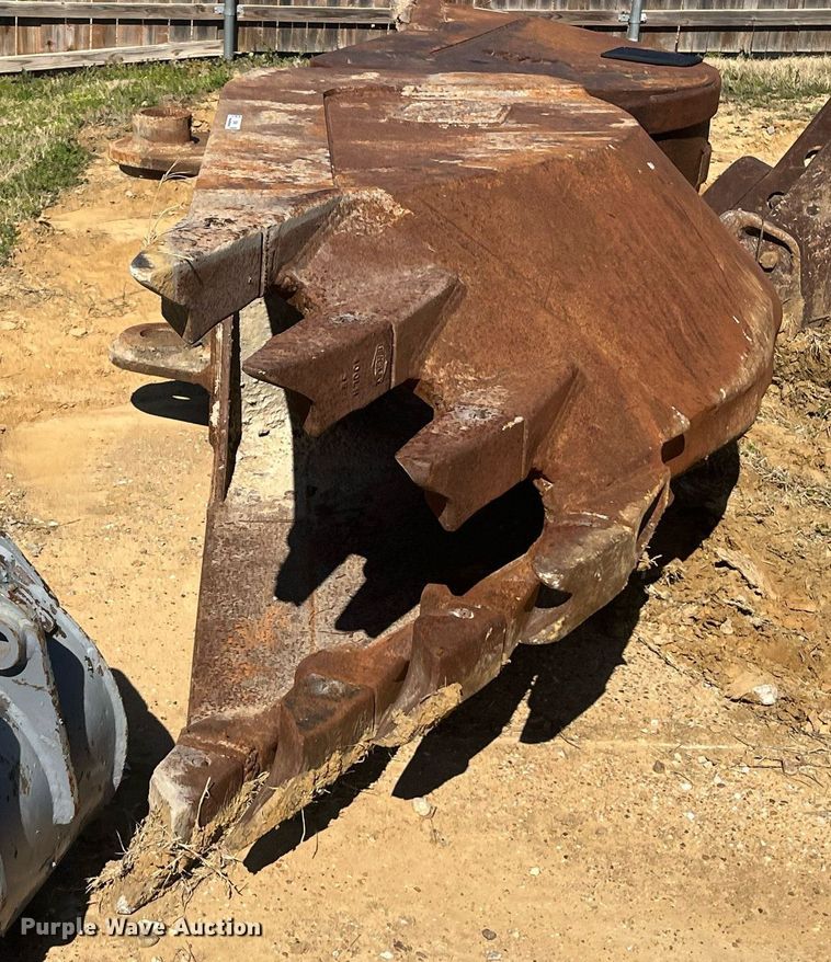 image for item EI0689 Hensley excavator bucket