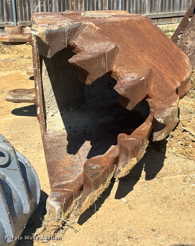 image for item EI0689 Hensley excavator bucket