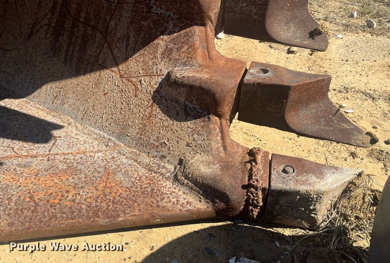 image for item EI0689 Hensley excavator bucket