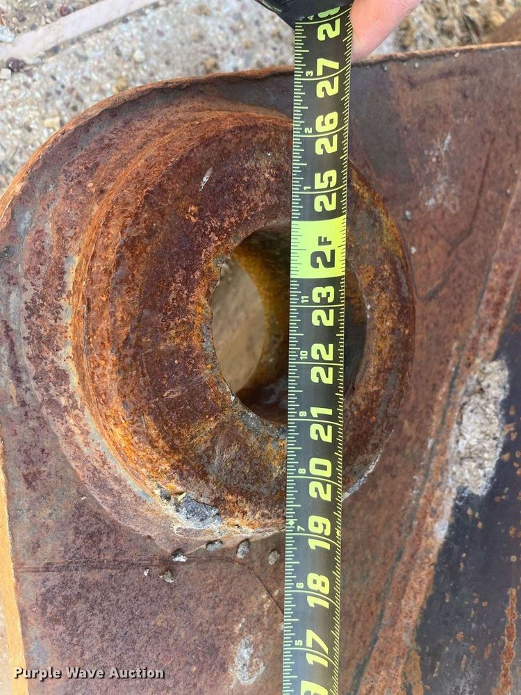 image for item EI0689 Hensley excavator bucket