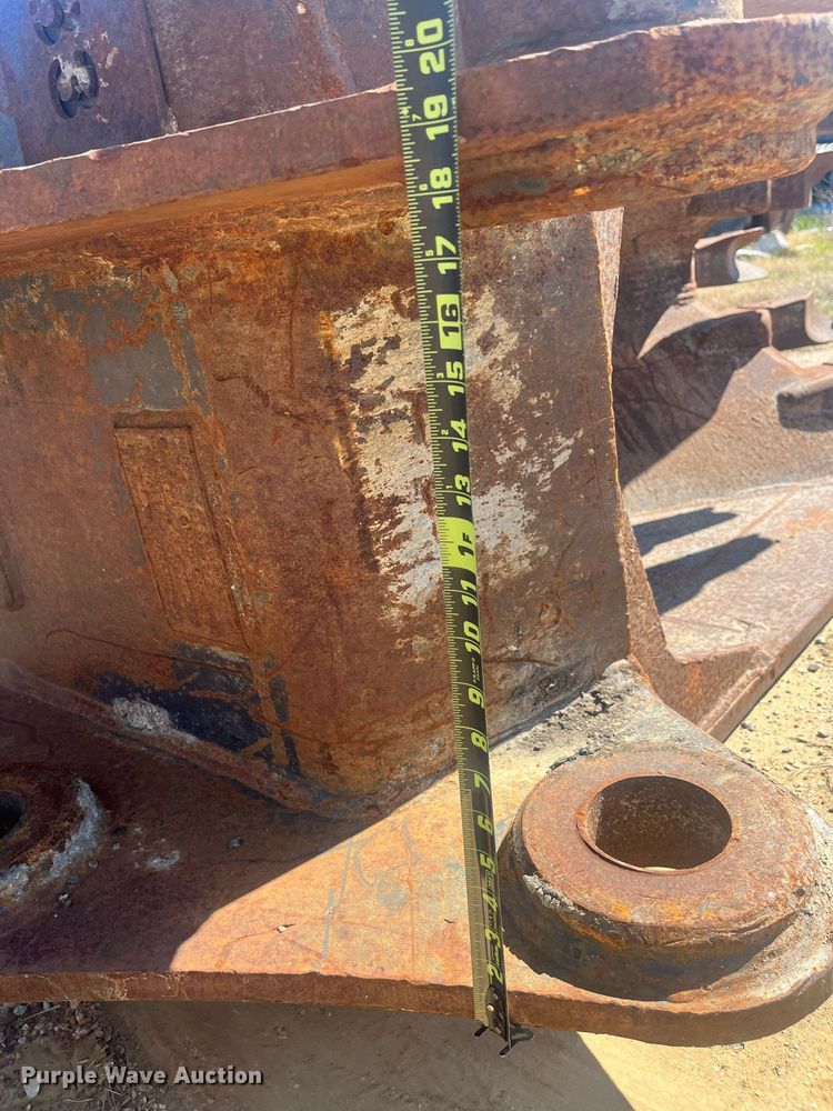 image for item EI0689 Hensley excavator bucket