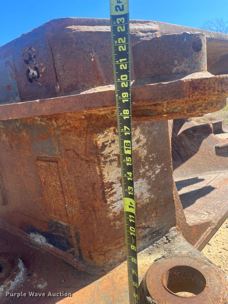 image for item EI0689 Hensley excavator bucket