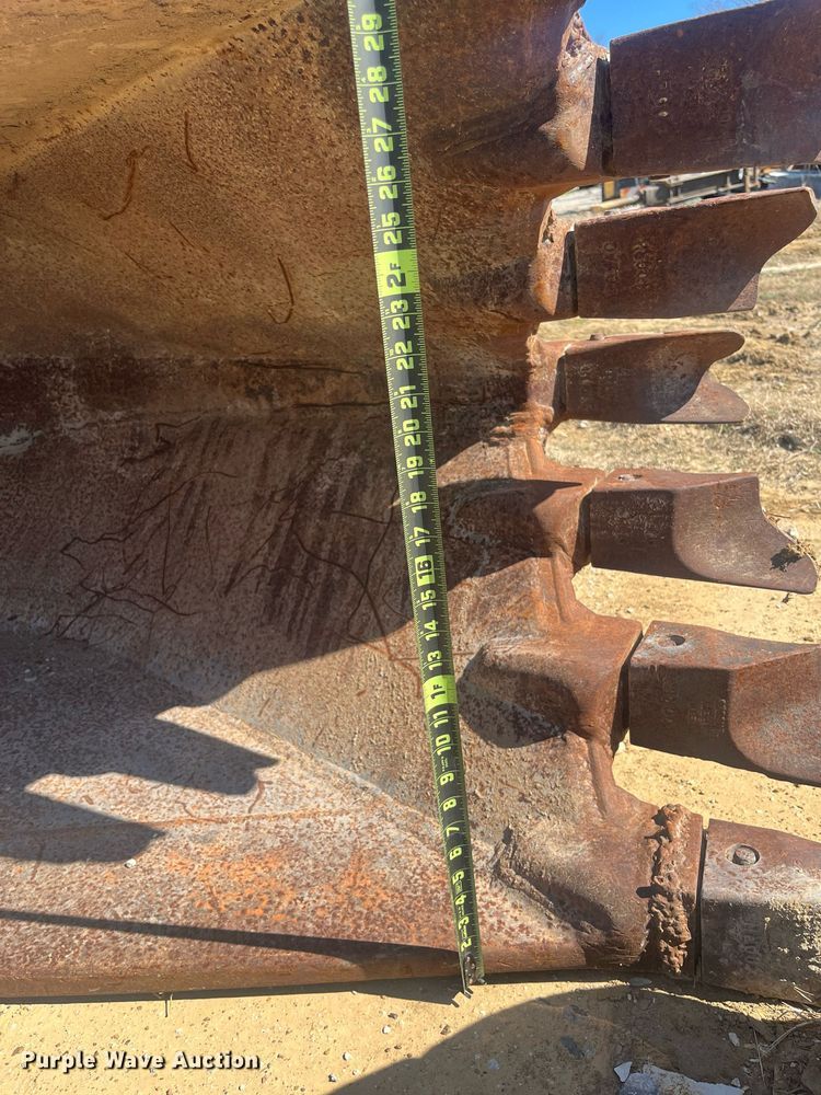 image for item EI0689 Hensley excavator bucket