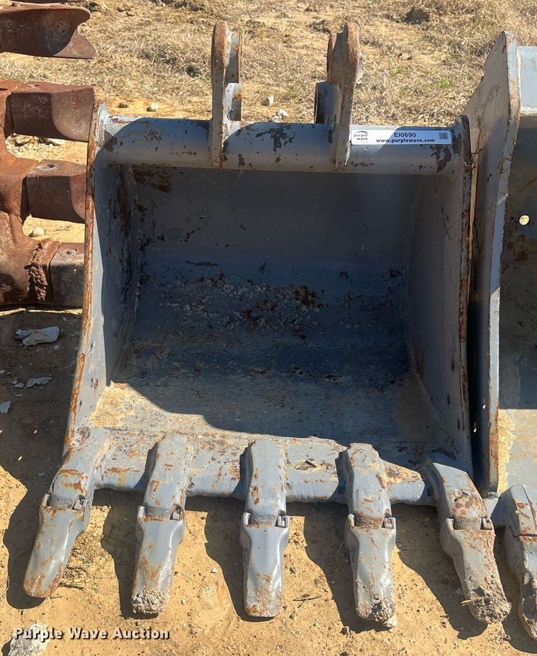 image for item EI0690 Excavator bucket