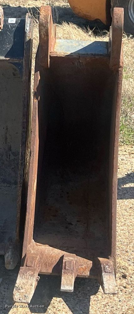 image for item EI0692 Excavator bucket