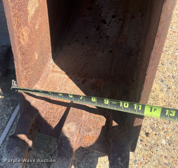 image for item EI0692 Excavator bucket