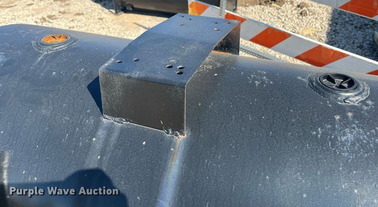 image for item EI0697 Fuel tank