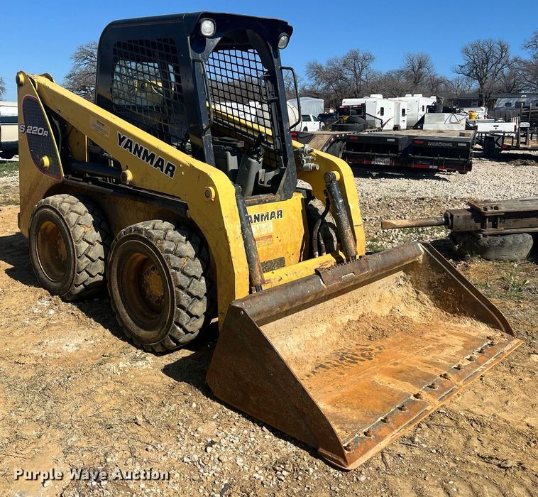 image for item EI0698 Yanmar S220R skid steer loader