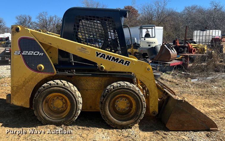 image for item EI0698 Yanmar S220R skid steer loader