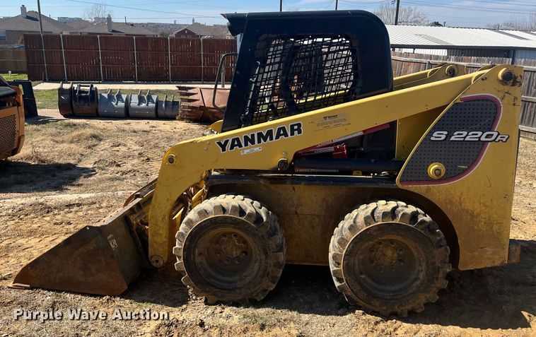 image for item EI0698 Yanmar S220R skid steer loader