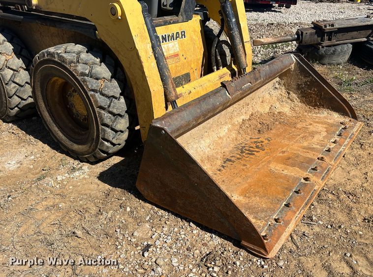 image for item EI0698 Yanmar S220R skid steer loader