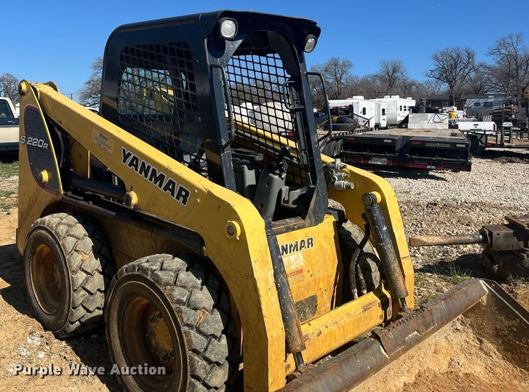 image for item EI0698 Yanmar S220R skid steer loader