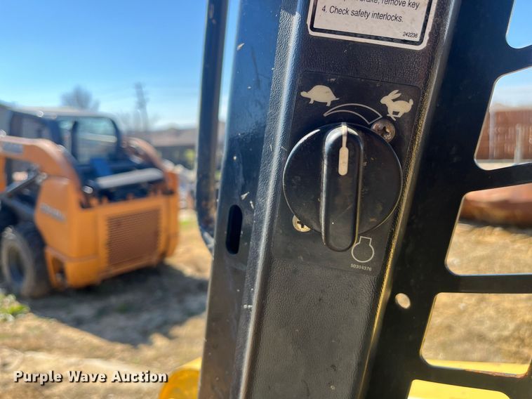 image for item EI0698 Yanmar S220R skid steer loader