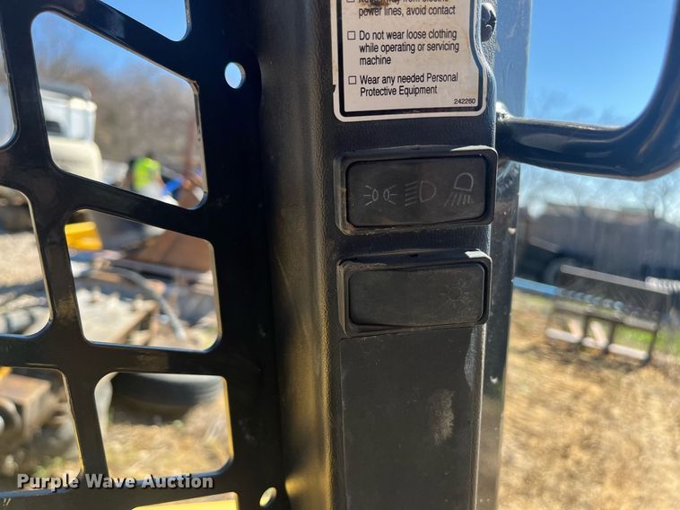 image for item EI0698 Yanmar S220R skid steer loader