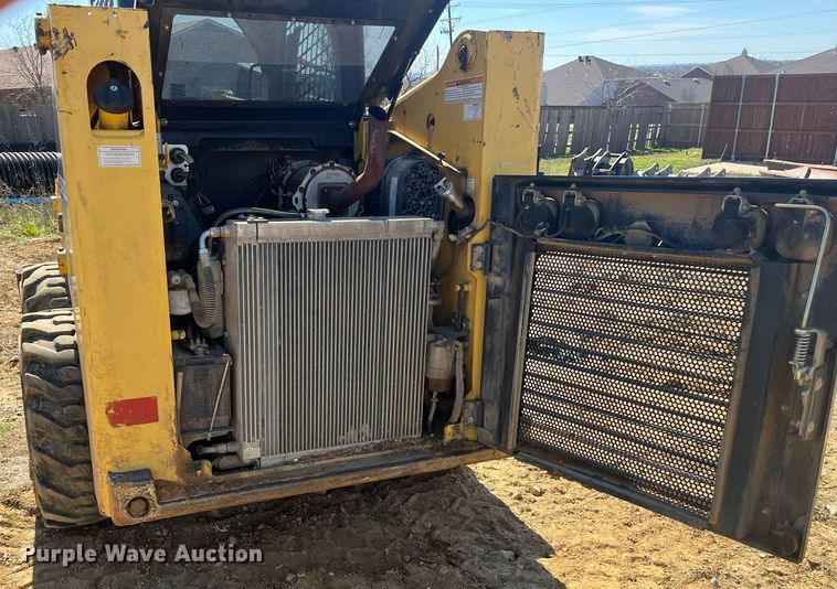 image for item EI0698 Yanmar S220R skid steer loader