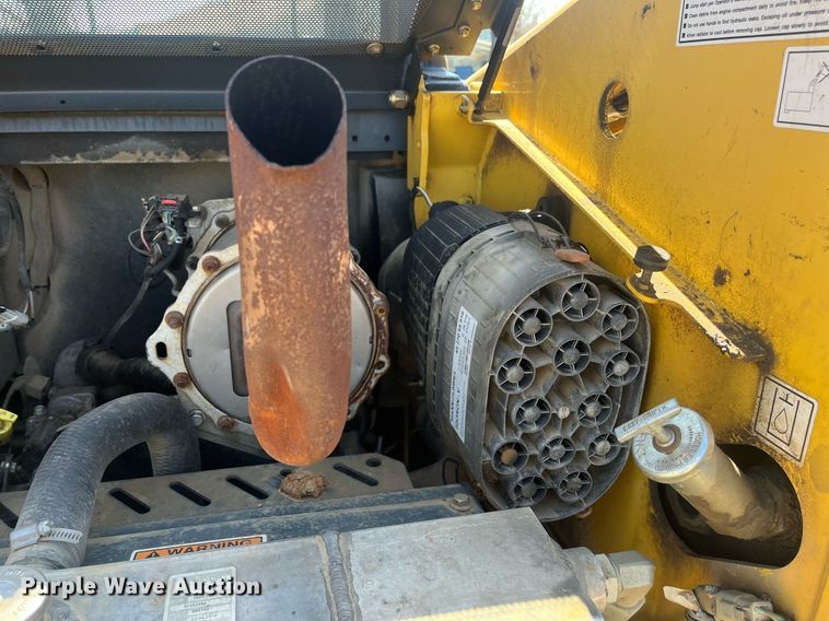 image for item EI0698 Yanmar S220R skid steer loader